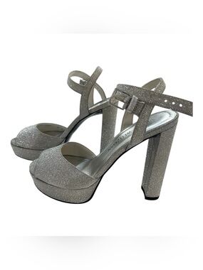Stuart Weitzman, Silver Glitter Platform Sandals Size 6. Worn 1x